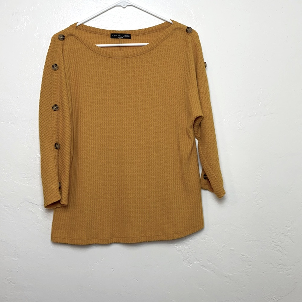 Kim and Cami 3/4 sleeve knit shirt
